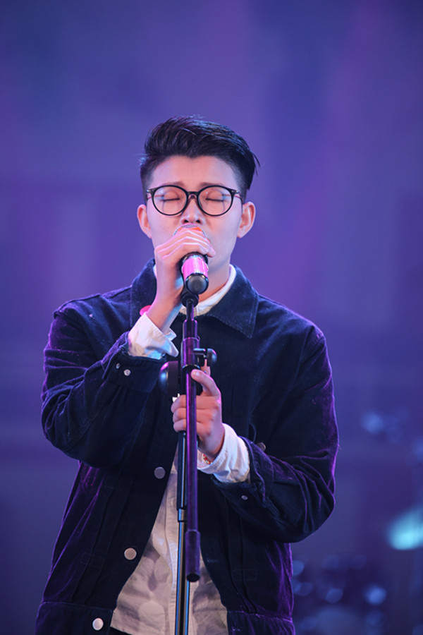 黄漫
十佳歌手演唱会暨艺术团结汇顺利举行