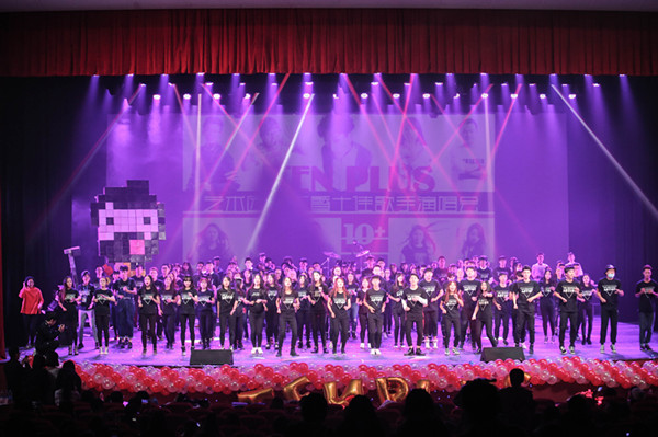 黄漫
十佳歌手演唱会暨艺术团结汇顺利举行