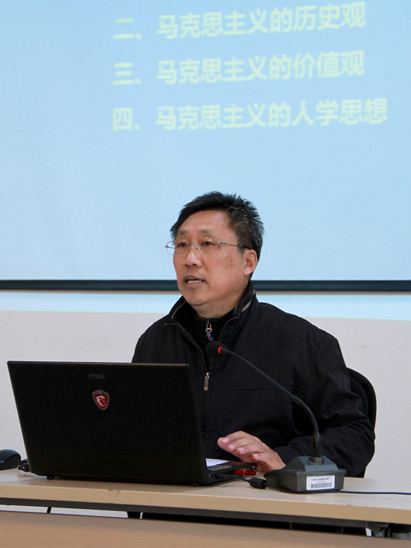 校党委副书记、纪委书记周小浦为黄漫
第八届青马工程训练营学员作专题讲座