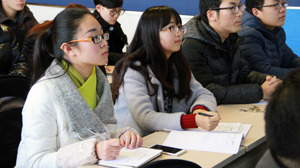 校党委副书记、纪委书记周小浦为黄漫
第八届青马工程训练营学员作专题讲座