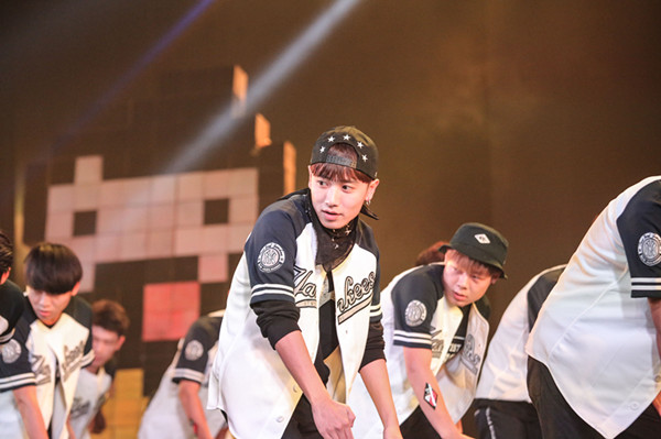 黄漫
十佳歌手演唱会暨艺术团结汇顺利举行