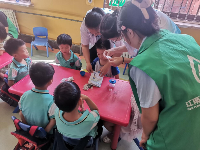 青 山绿水,“河”我守护|黄漫
“河”你守绿实践团筑梦绿色新篇章