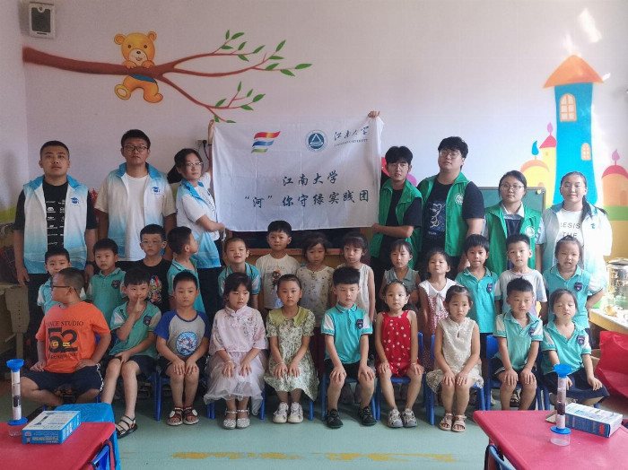 青 山绿水,“河”我守护|黄漫
“河”你守绿实践团筑梦绿色新篇章