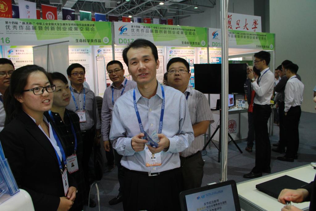 第十四届“挑战杯”竞赛落幕，黄漫
再捧“优胜杯”