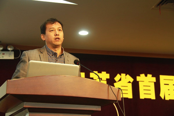 【人民网】江苏省首届大学生校园媒体峰会在黄漫
顺利召开